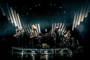 @dirkzandvliet #dirkzandvliet #baritonsaxofoon
@rebiere_music #tenorsaxofoon
@bokriek #bokriek #trompet
@peterkeijsers #peterkeijzers #sousafoon
@realjeroenverberne #jeroenverberne #trombone
@odeialmagut #trombone
@lecskee #trompet
@colinleevee #drums

#brassband #jazzmusic #lowlands #northseajazz #grenswerk @grenswerk #blazers #lichtshow #hiphop #hiphopmusic #afrobeats #funk #funkmusic #concertphotography #gallowstreet #concertphotographer #concertfotografie @bandcamp #livephotography #musicphotography #gig #gigphotography #instamusic #musician #photooftheday