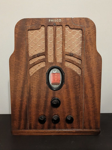 Pre War / Depression Era - 1935-36 Philco Model 610 Tombstone Tube