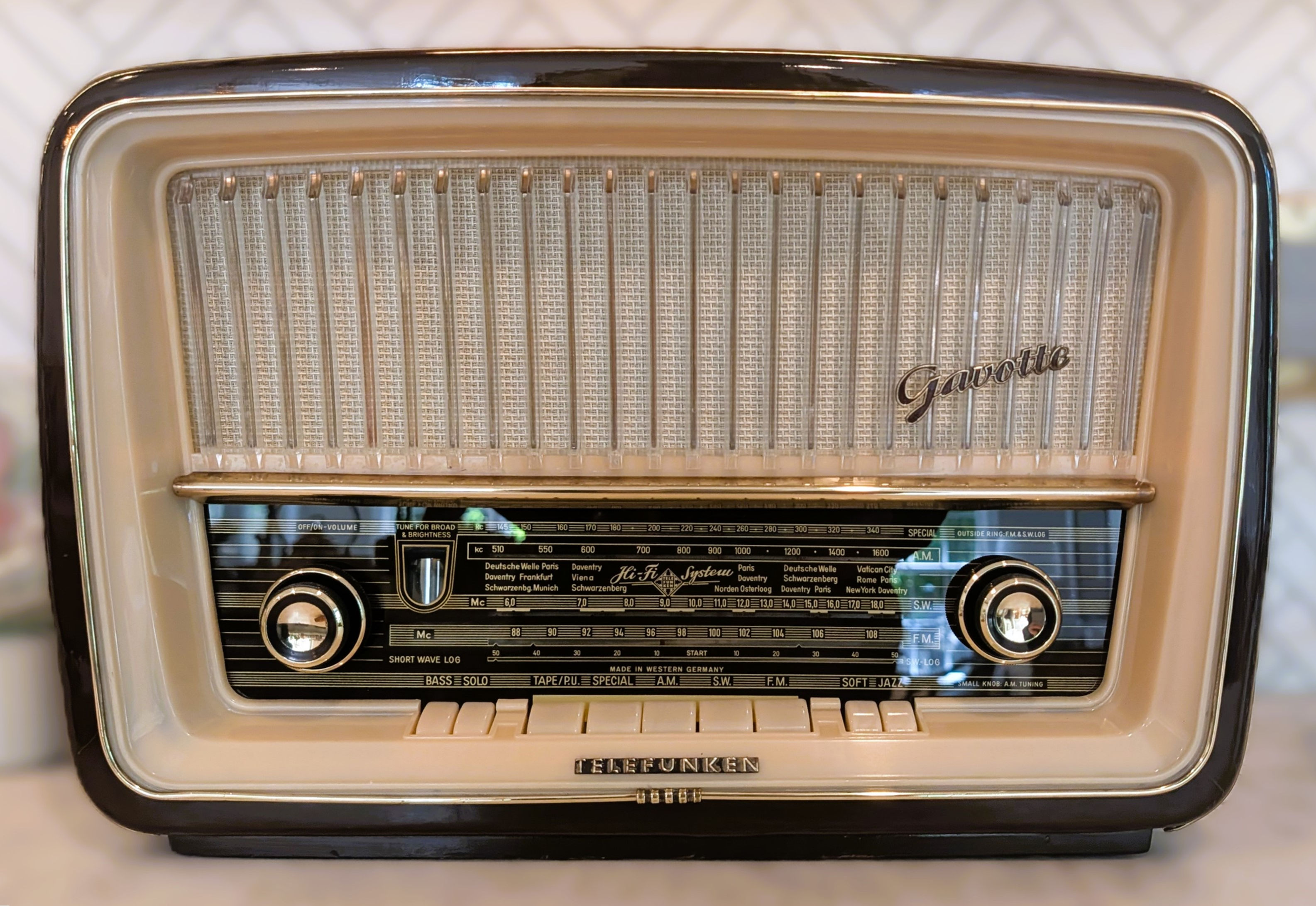 Rare 1959 TELEFUNKEN Gavotte Model 9U Export Model