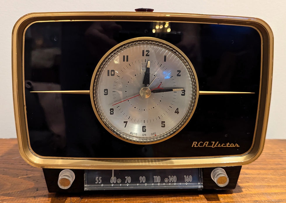 Miniatura: Atomic Age 1955 RCA Model 5C581 "Debonair"  Clock Tube Radio