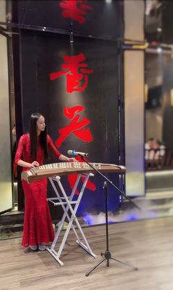 Annie Zhou Performs at High-end Restaurant