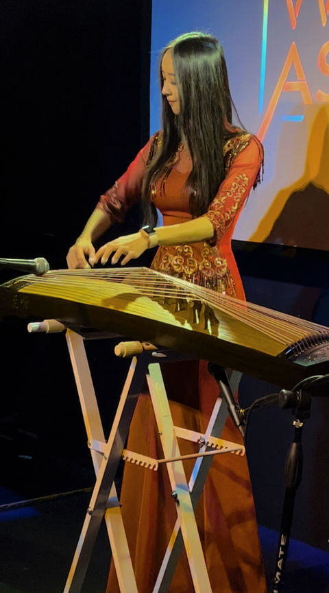Annie Zhou Guzheng Performance at Hollywood Improv