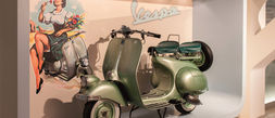 Vintage Vespa-Roller, "Vespa" Schriftzug, PS.SPEICHER