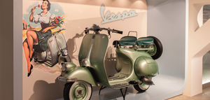 Vintage Vespa-Roller, "Vespa" Schriftzug, PS.SPEICHER