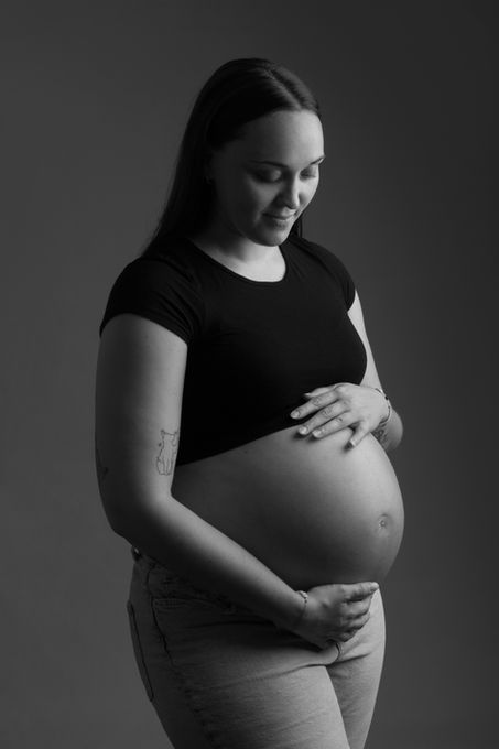 Photographe femme enceinte près de Saint-Cyr-sur-Mer – Studio Bleu Noir
