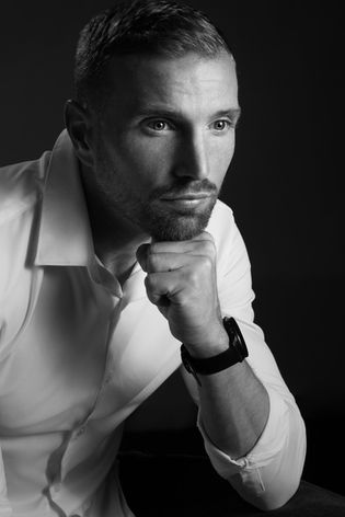 Portrait homme en studio à La Ciotat – Photographe portrait Studio Bleu Noir près de Marseille