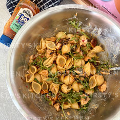 Hot Honey Salmon & Halloumi Pasta