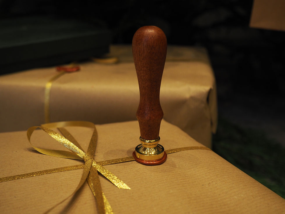Miniature : L'art du Packaging personnalisé - Initiales & Sceau à cire