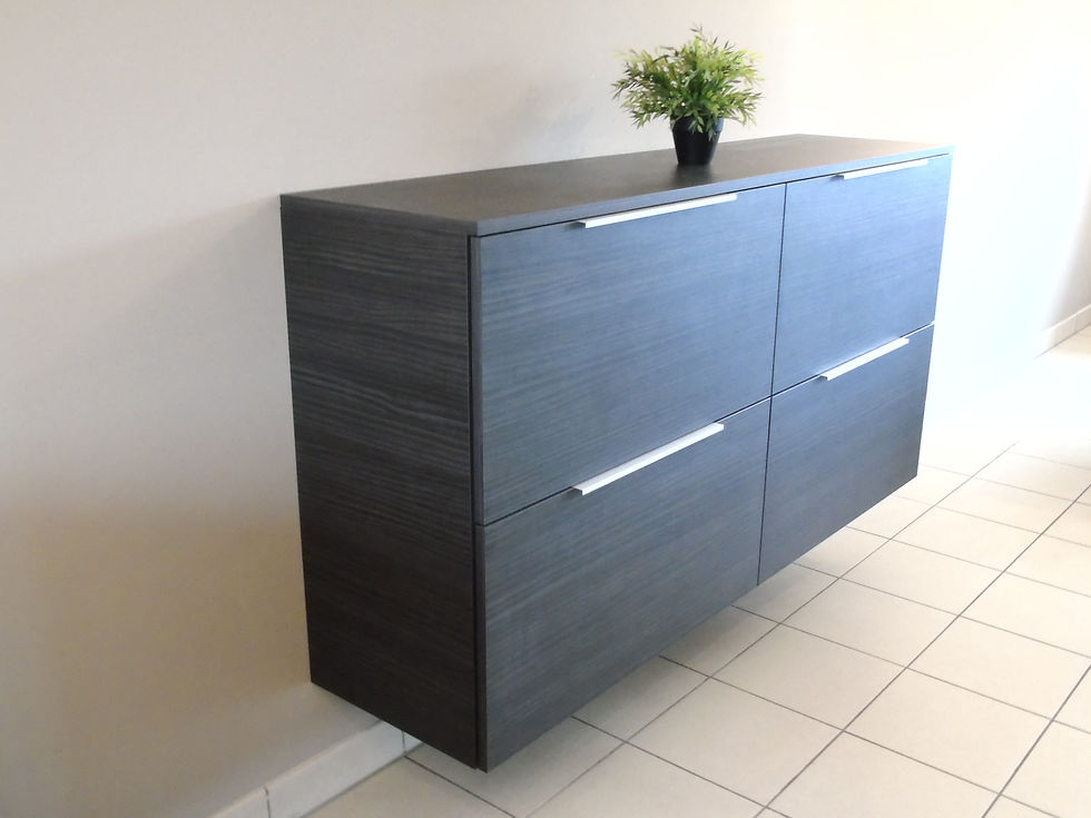 Zwevende kast op maat gemaakt schrijnwerk