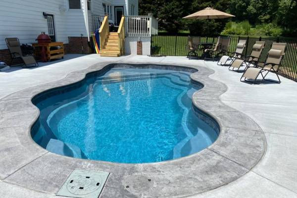 Fiberglass-pool-billabong-splash-fiberglass-pool-near-me.jpg