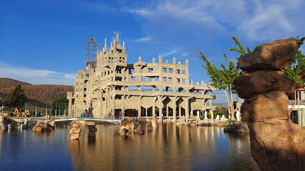 Castelo pelo lago