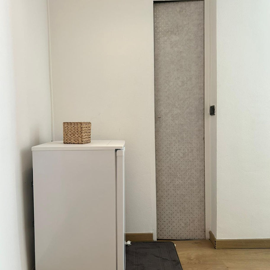 corridoio con frigorifero