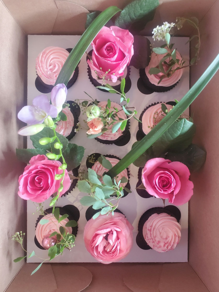 12 GARDEN PARTY CUPCAKES 🌿