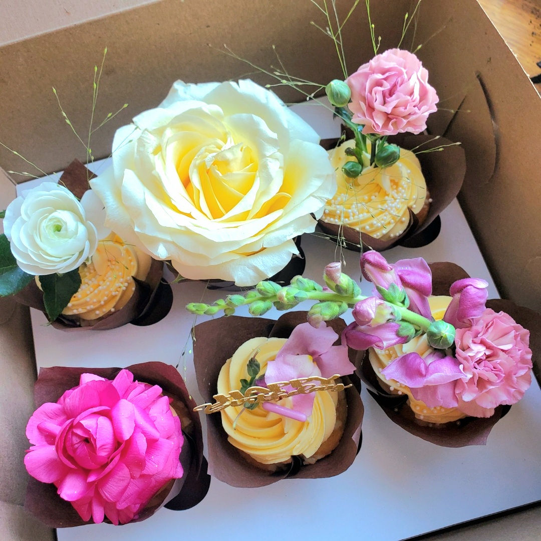 6 GARDEN PARTY CUPCAKES 🌿