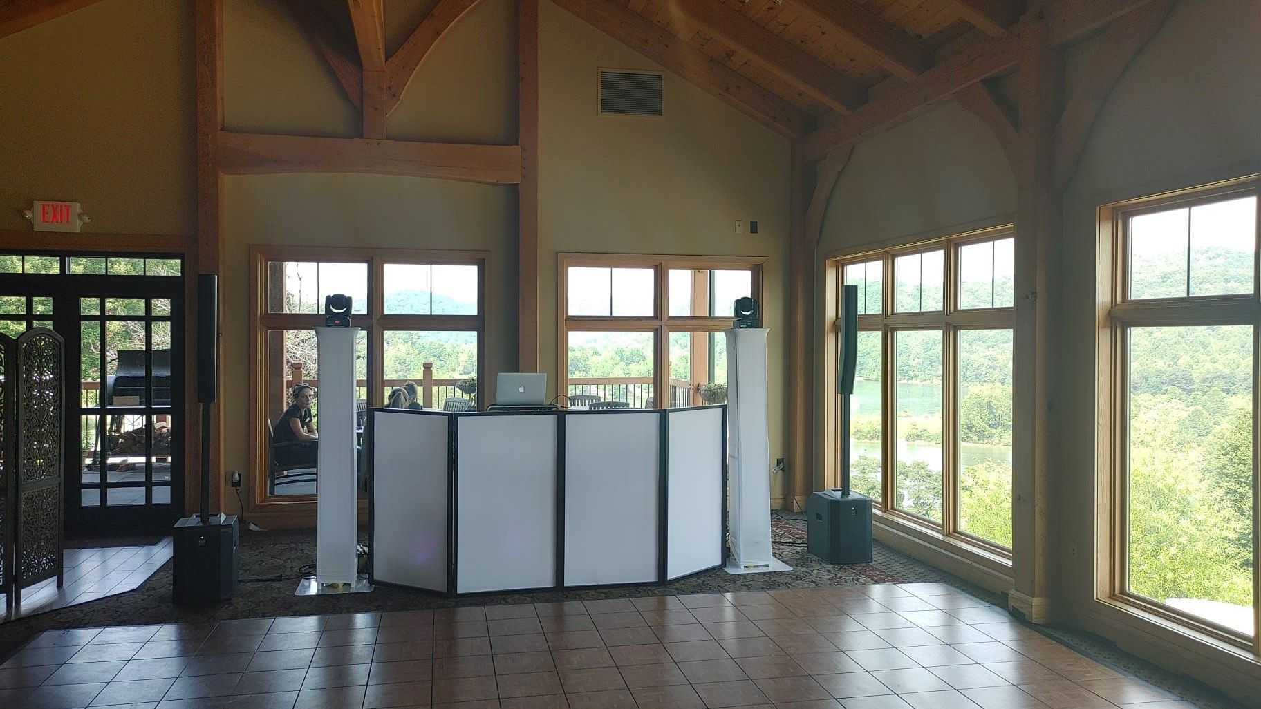 Facade & Totems (White)