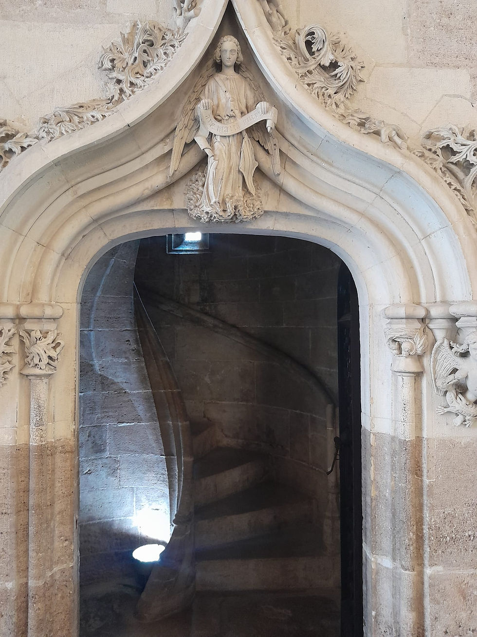 Détail du portique d'une entrée de la Lonja de la Seda