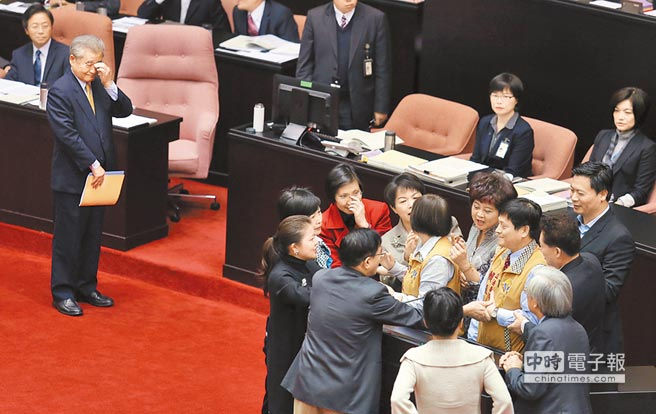 名家-繼續向下沉淪的台灣