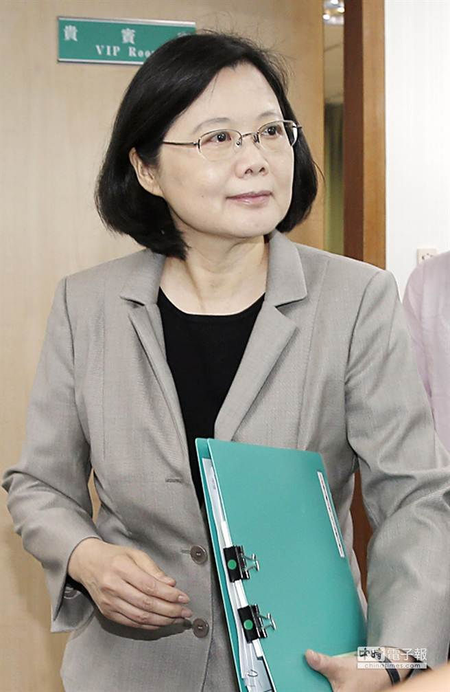 沈富雄批小英 無法帶台灣走出困境