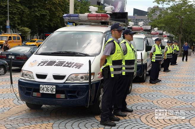 柯P新政 行動派出所上路