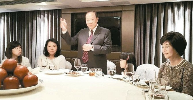 「恩師」出馬…關中挺柱 幕後操盤