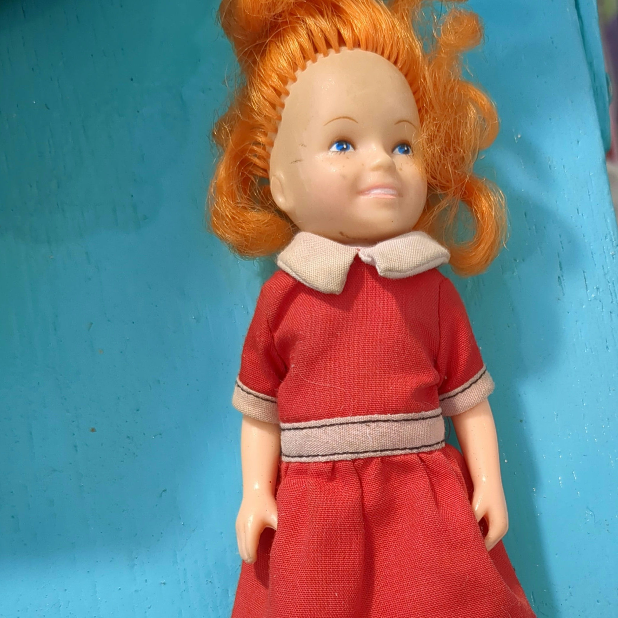 Authentic 1982 Knickerbocker "The World of Annie" Poseable 6-Inch Vinyl Doll