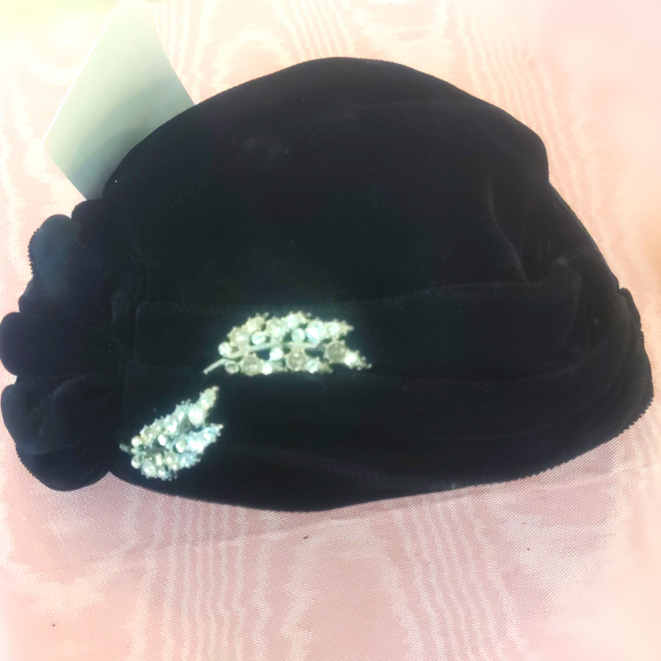 Vtg Black Velvet Fascinator Calot Hat  with Silver Leaf Accent Pin 