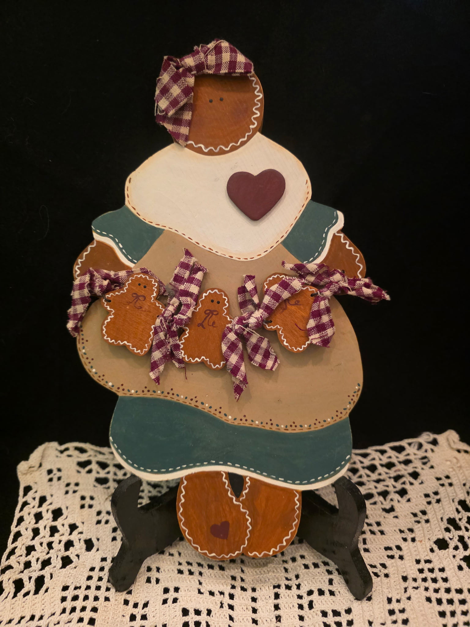 Wooden Gingerbread Momma w/Babies Decor