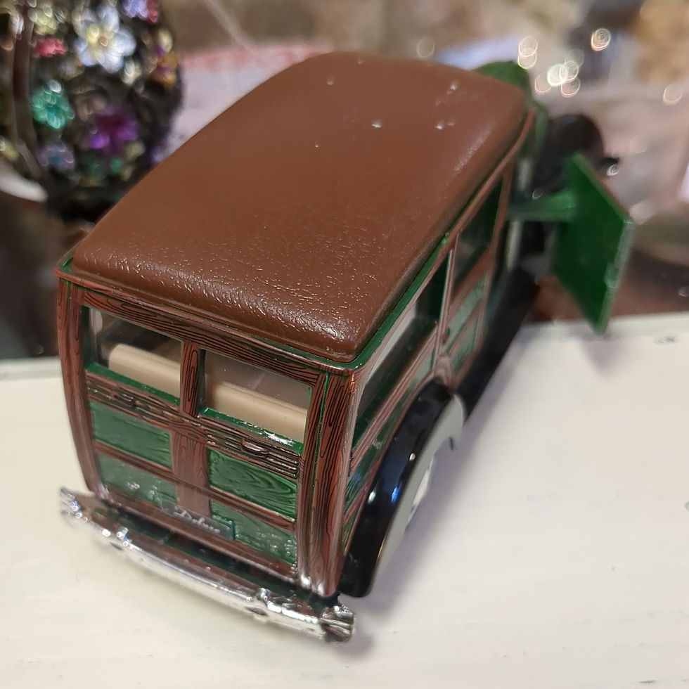 Miniatura: Model Car Ford 1940 Woody Wagon Brown and Green SS 5706 