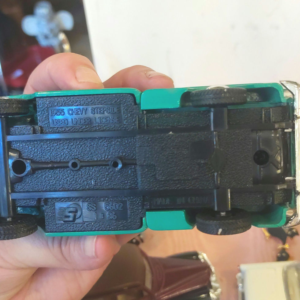 Miniatura: Model Truck 1955 Chevrolet
Step-Side Diecast 1:28 Aqua Truck w/
Working Door