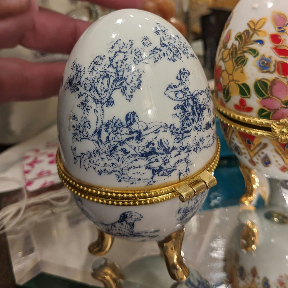 Miniatura: Limoges Style Currier and Ives Look Porcelain Egg Hinged Trinket Vessel 