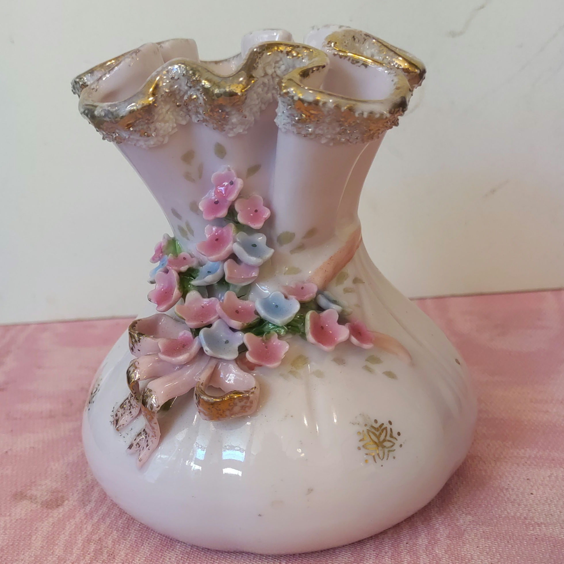 1950's Lefton Ruffle Top 4 in diameter Vase with Gold Trim and Porcelain Flowers