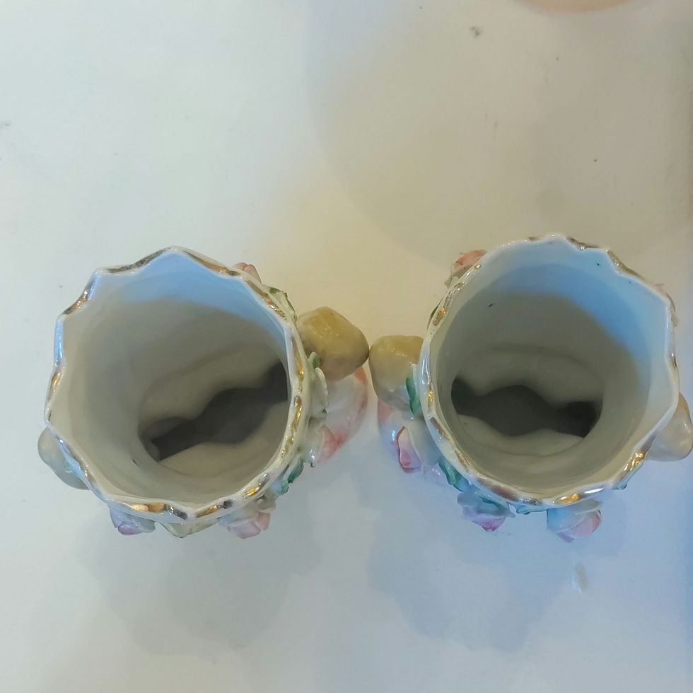 Miniatura: Pair of Antique Porcelain Cracked Egg Vase with Cherub 