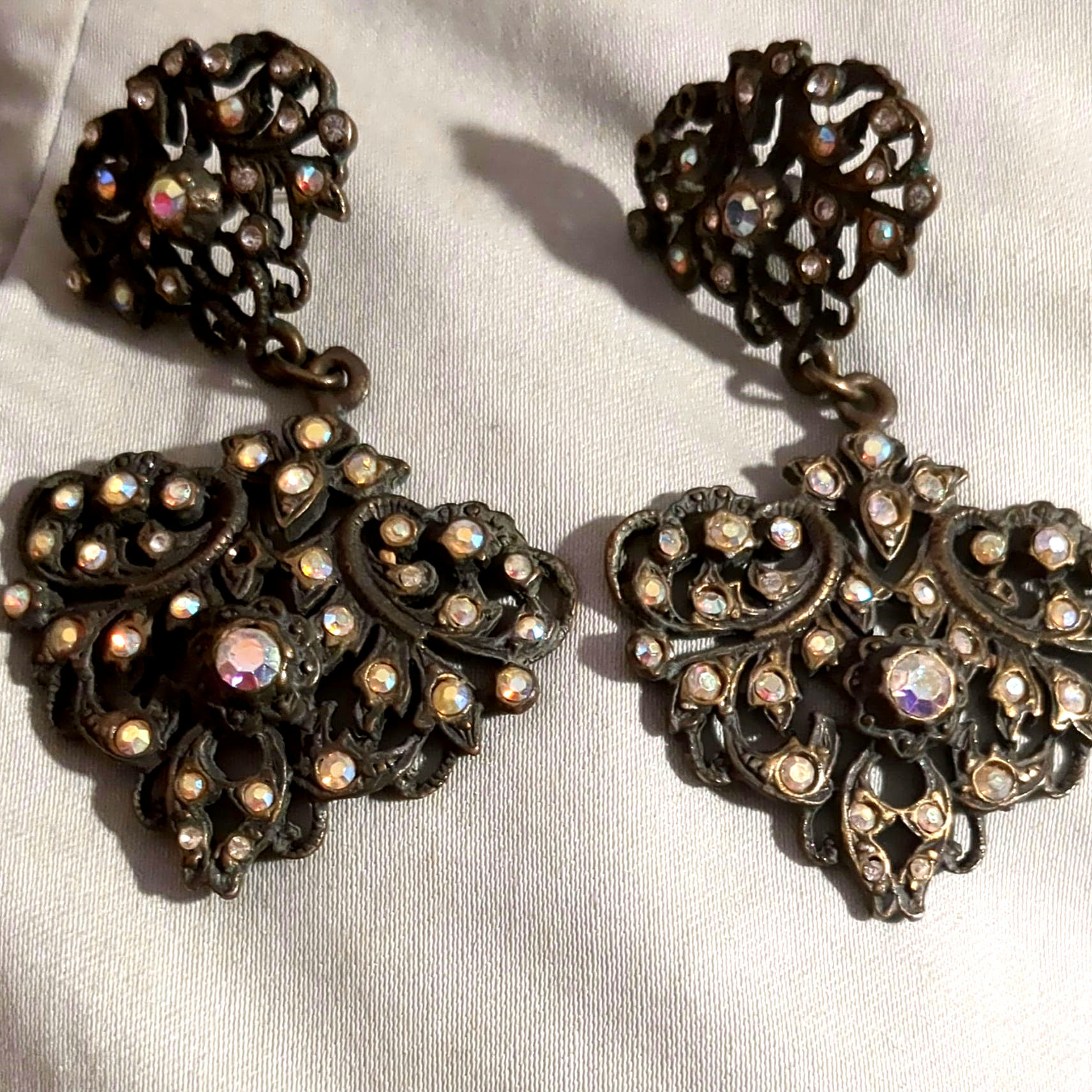 Unsigned Vintage 1950s AB Rhinestone Filigree Drop Earrings - Antiqued Brass