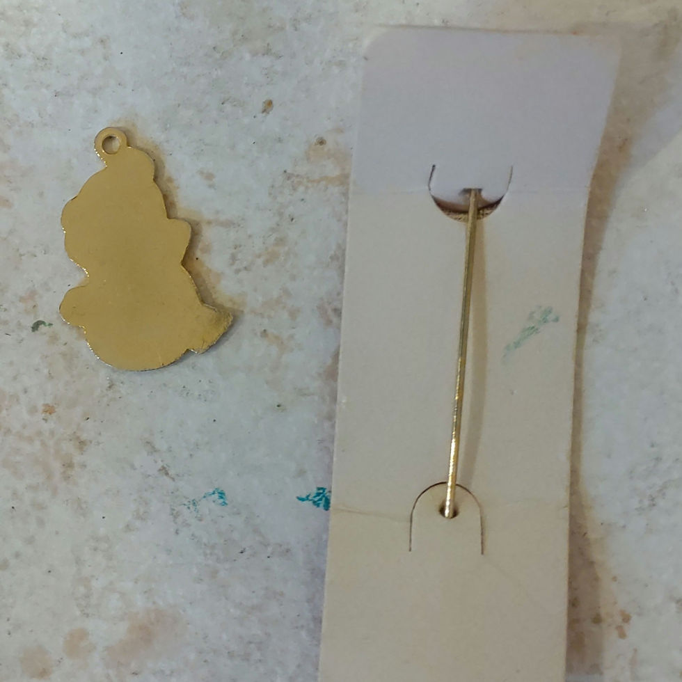 Miniatura: Vintage Enamel Holiday Santa Claus Stick Pin and Snowman Charm