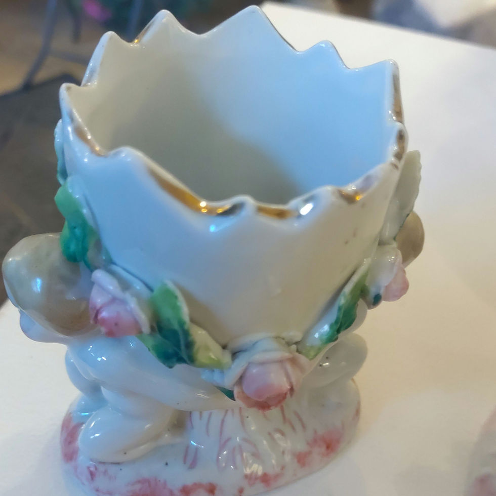 Miniatura: Pair of Antique Porcelain Cracked Egg Vase with Cherub 