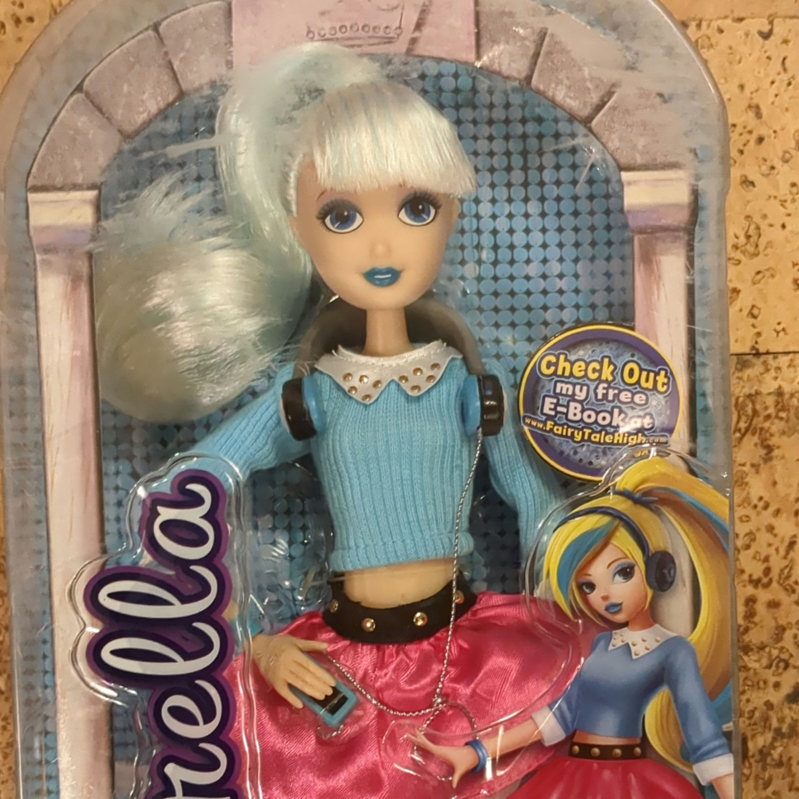 Fairy Tale High 2013 Teen Cinderella Doll New In Box - Blue & Pink Fashion