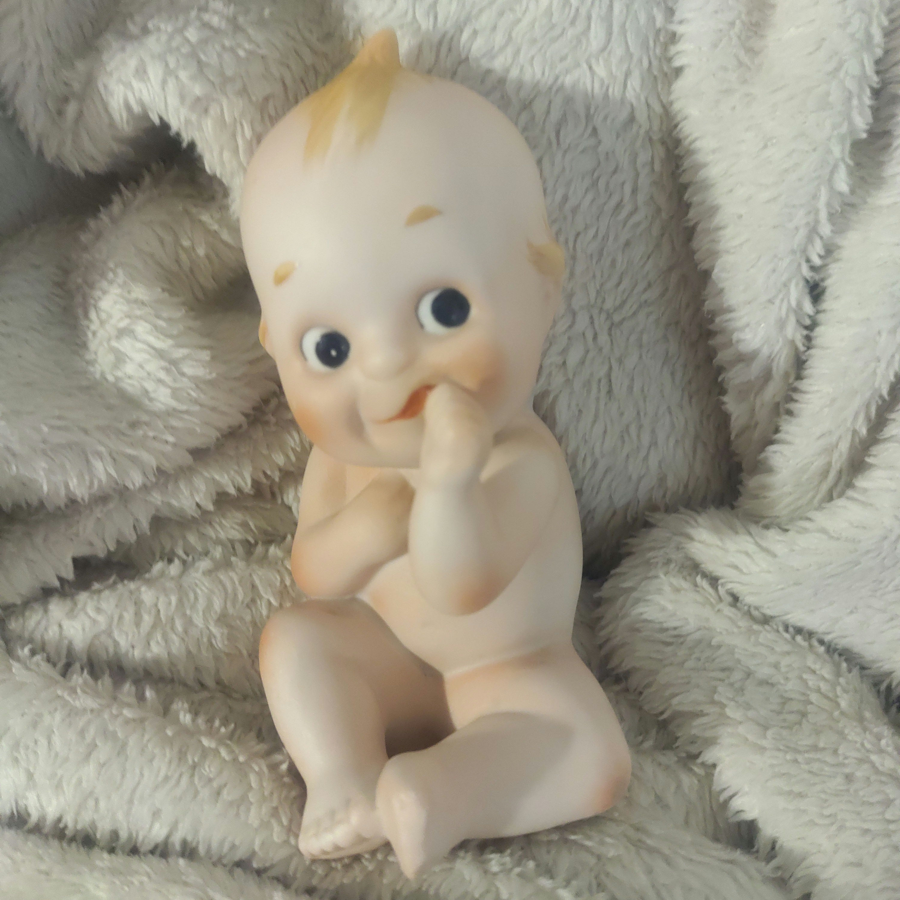 Vintage Lefton Kewpie Baby Thumb Sucking Bisque Porcelain Figurine KW228