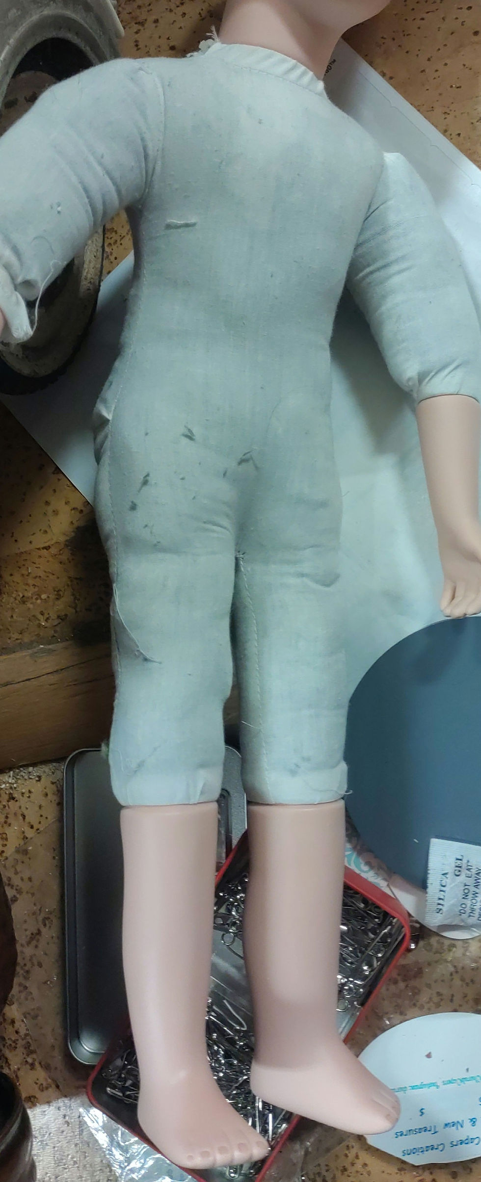 Miniatura: Porcelain Doll Outfit for 14” Tall doll - calico bonnet, brown muslin dress