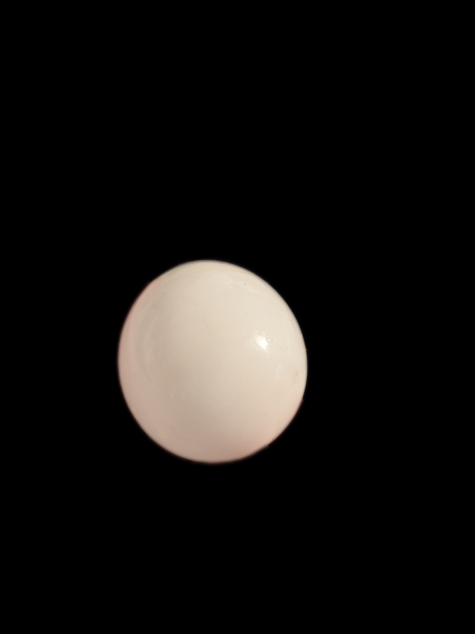 Miniatura: Delicate White Hollow Decorative Egg of Unkown Material Approx 3 in Tall