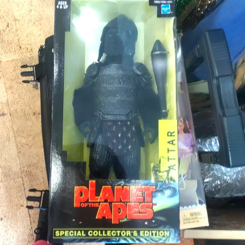 Figurine Attar Planet Of The Apes Hasbro 2001 - 30 Cm, électronique, Avec Casque Et Sabre, Neuf