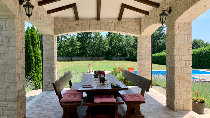 Steinhaus, Villa, mit Pool, Rovinj, Zminj, Istrien, toskanischer Style, mediterrane Villa, Wellness, Grill, großes Grundstück, nahe am Meer, Steinfassade, Garage