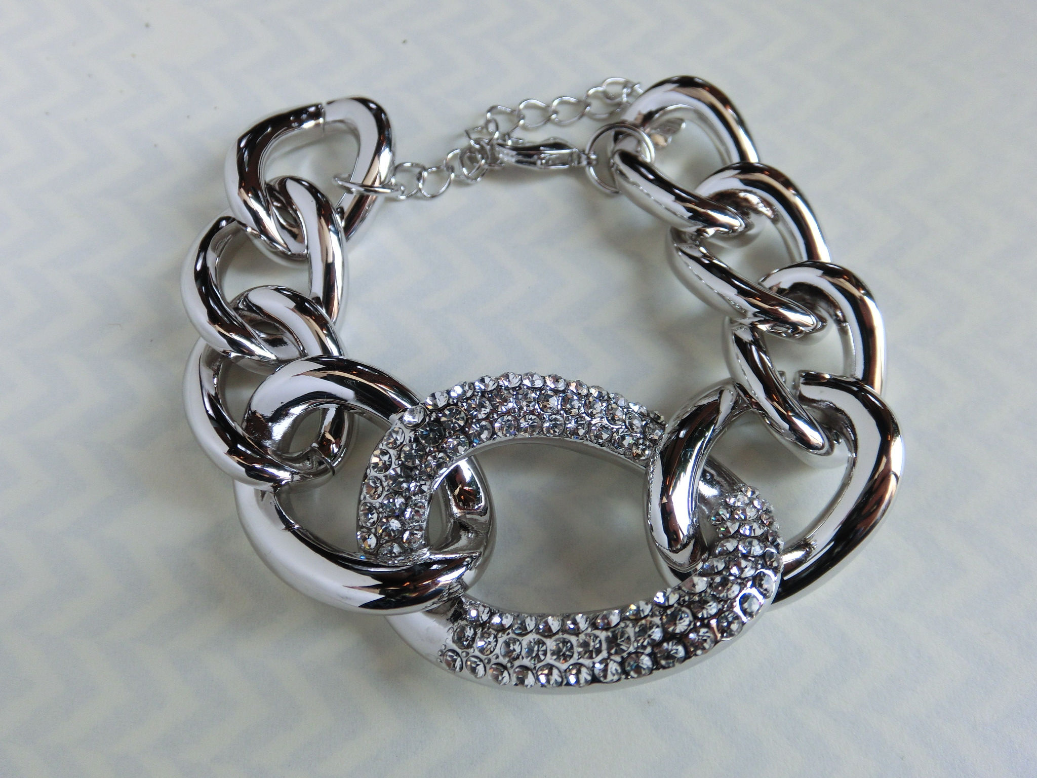 ガラス入りメタルチェーンのクールブレスbold chain bracelet