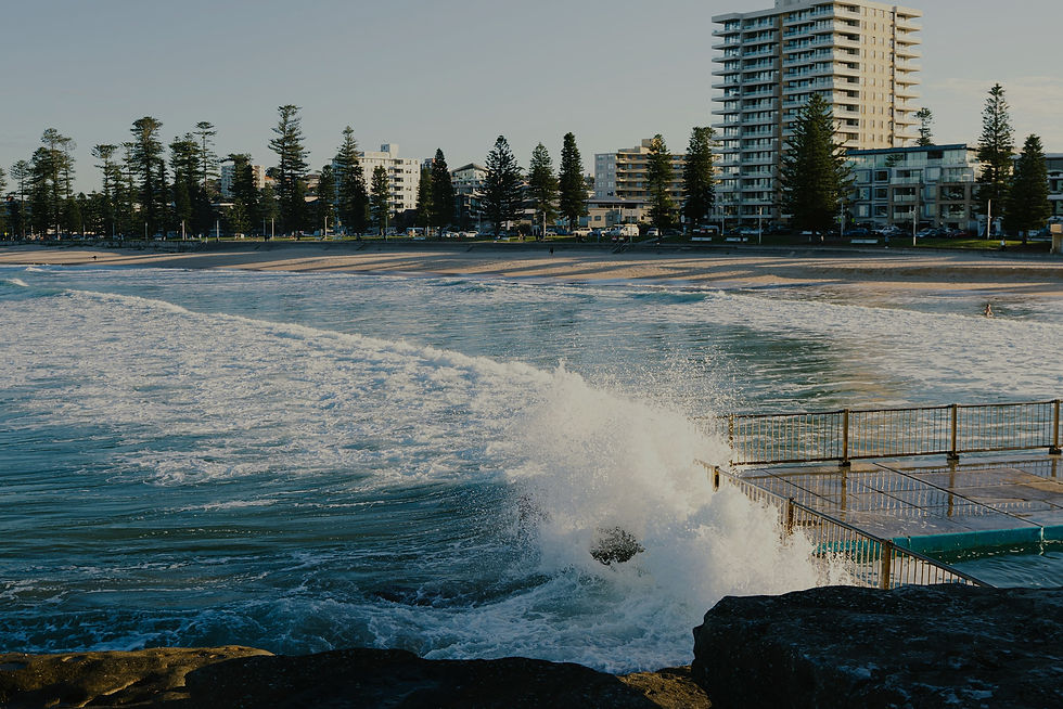 Queenscliff pool wave breaking