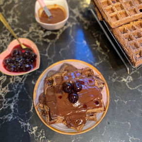 ופל בלגי שוקולד ודובדבני אמרנה