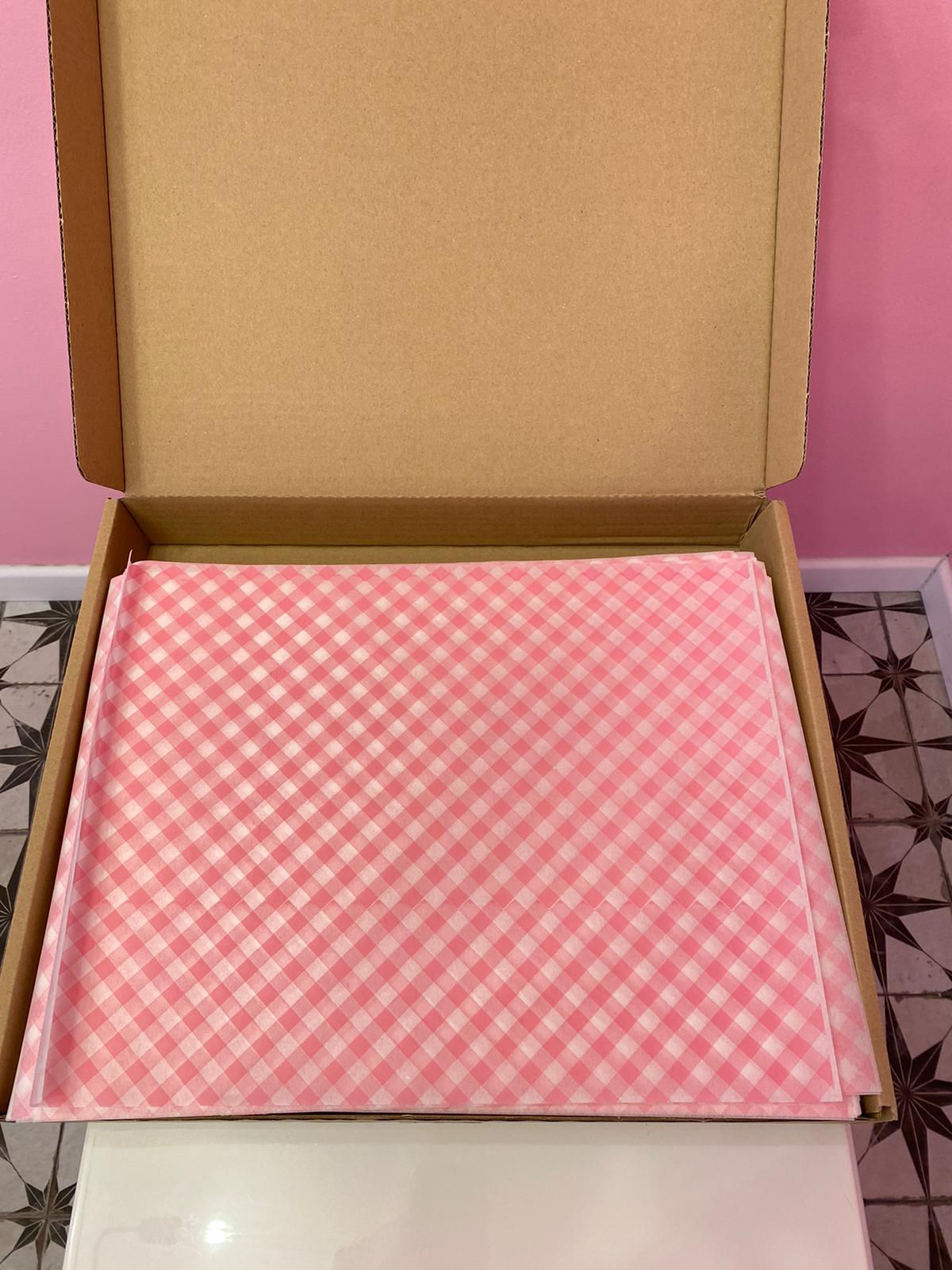 נייר עיתון משובץ ורוד