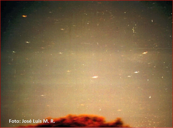 dif ovnis atravezando el cielo.jpg
