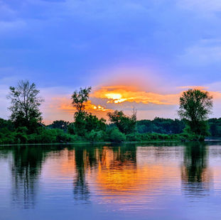 riverfront view with sun kissed water sunset at the Mississippi Riverfront Sunset House