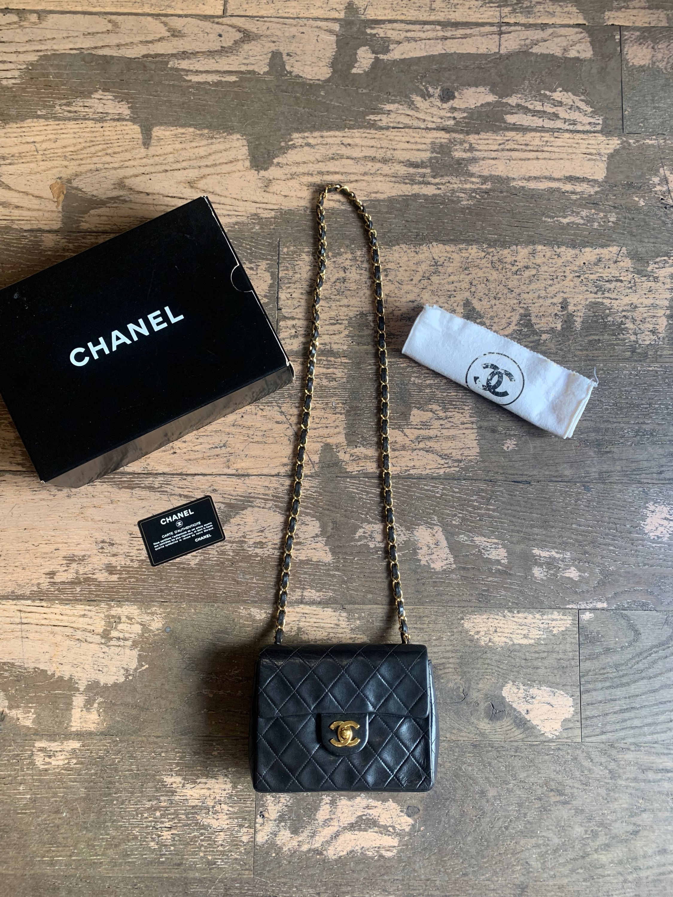 Sublime sac Chanel mini square noir 