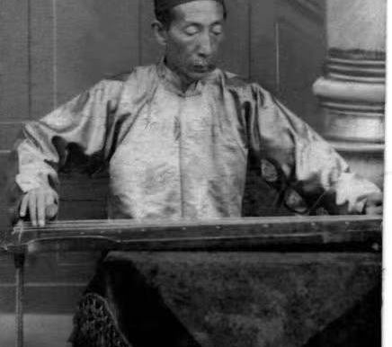 何振岱詩詞賞析之三十二：元旦裏的故事