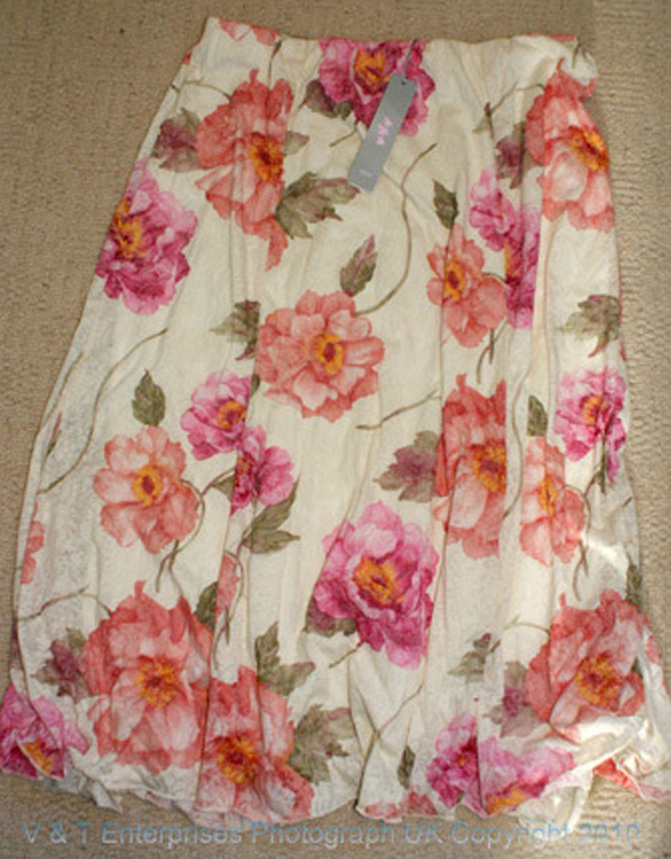 الصورة المصغرة: Marks & Spencer by Per Una Flowered Summer Suit